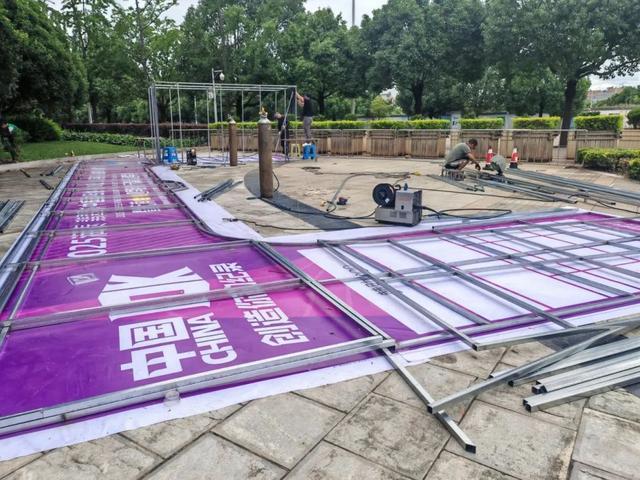 随着搭建工