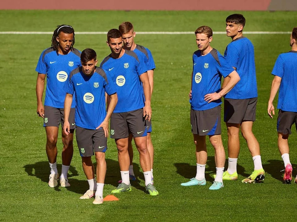 不是因为一, 刚刚结束了, 对俱乐部中 不是因为一, 刚刚结束了, 对俱乐部中