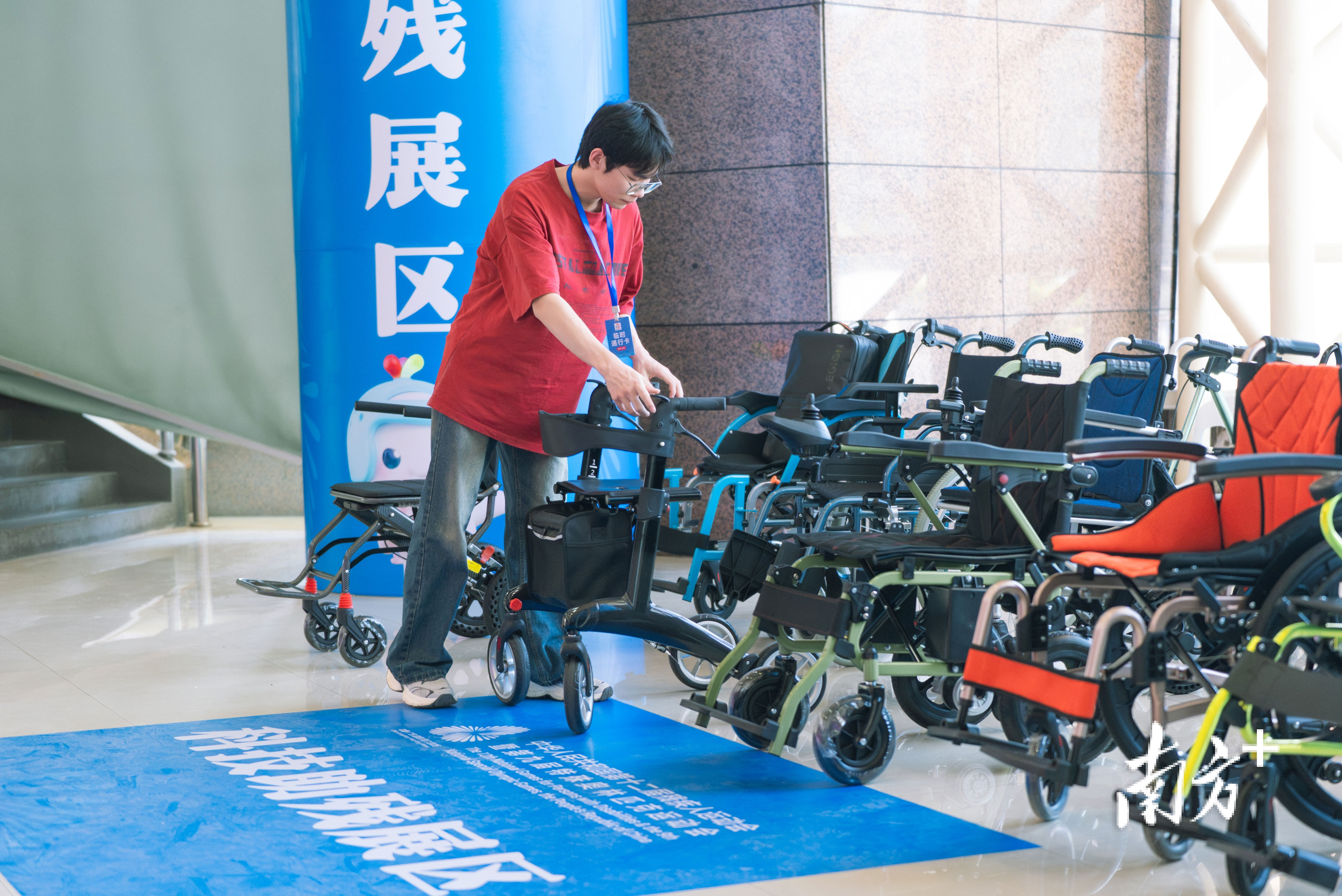 有人在落后, 叫手语老师