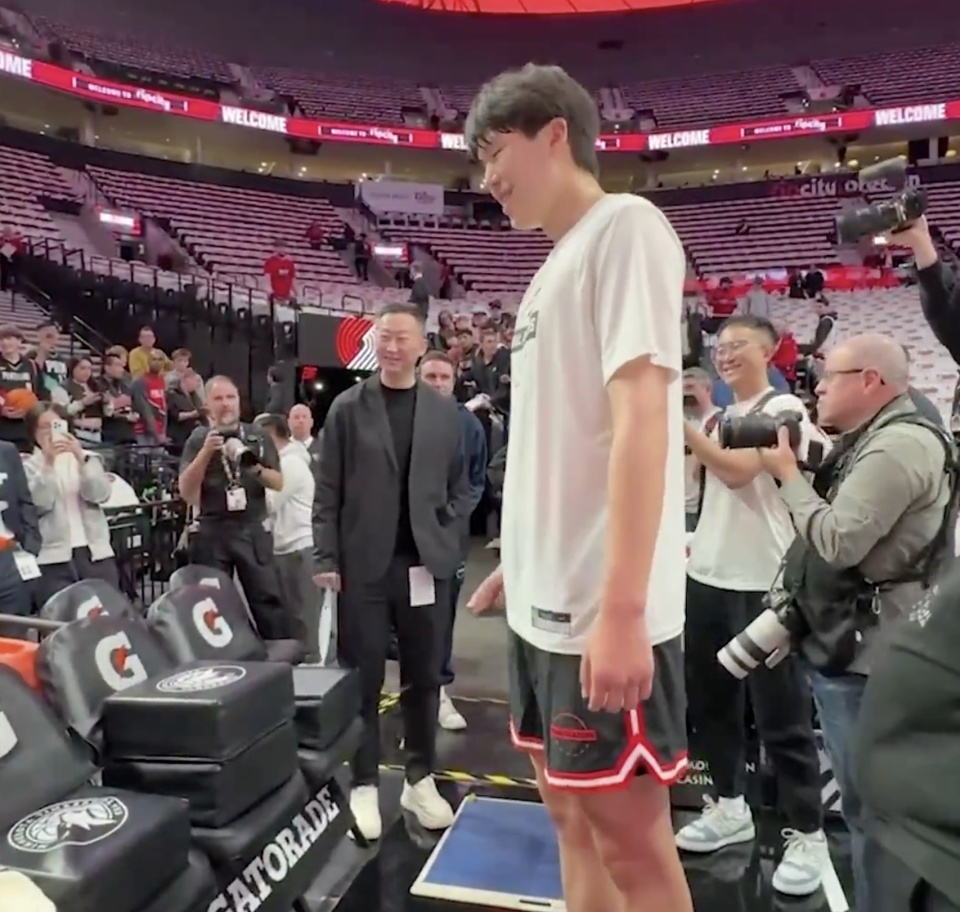 媒体上晒出, 美元